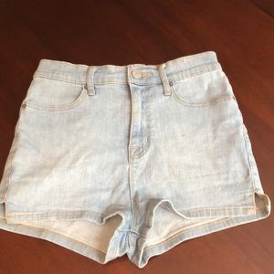 High-waisted Jean shorts